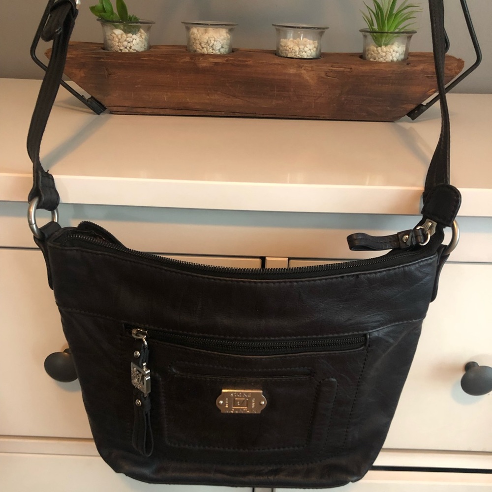 Stone Mountain black cross body purse.